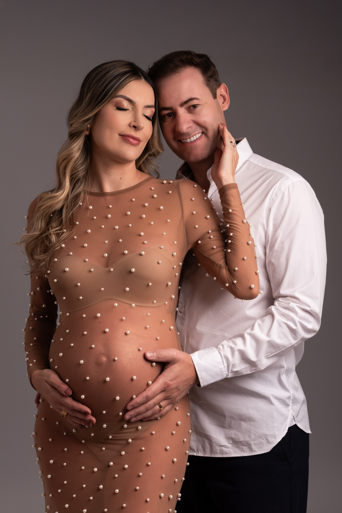 ensaio-gestante-fashion-clean-jeans-moda-alto-padrão-brooklin-itaim-bibi-moema-jardins-ibirapuera-campo-belo-santo-amaro-monções-ipiranga-estudio-thais-castro