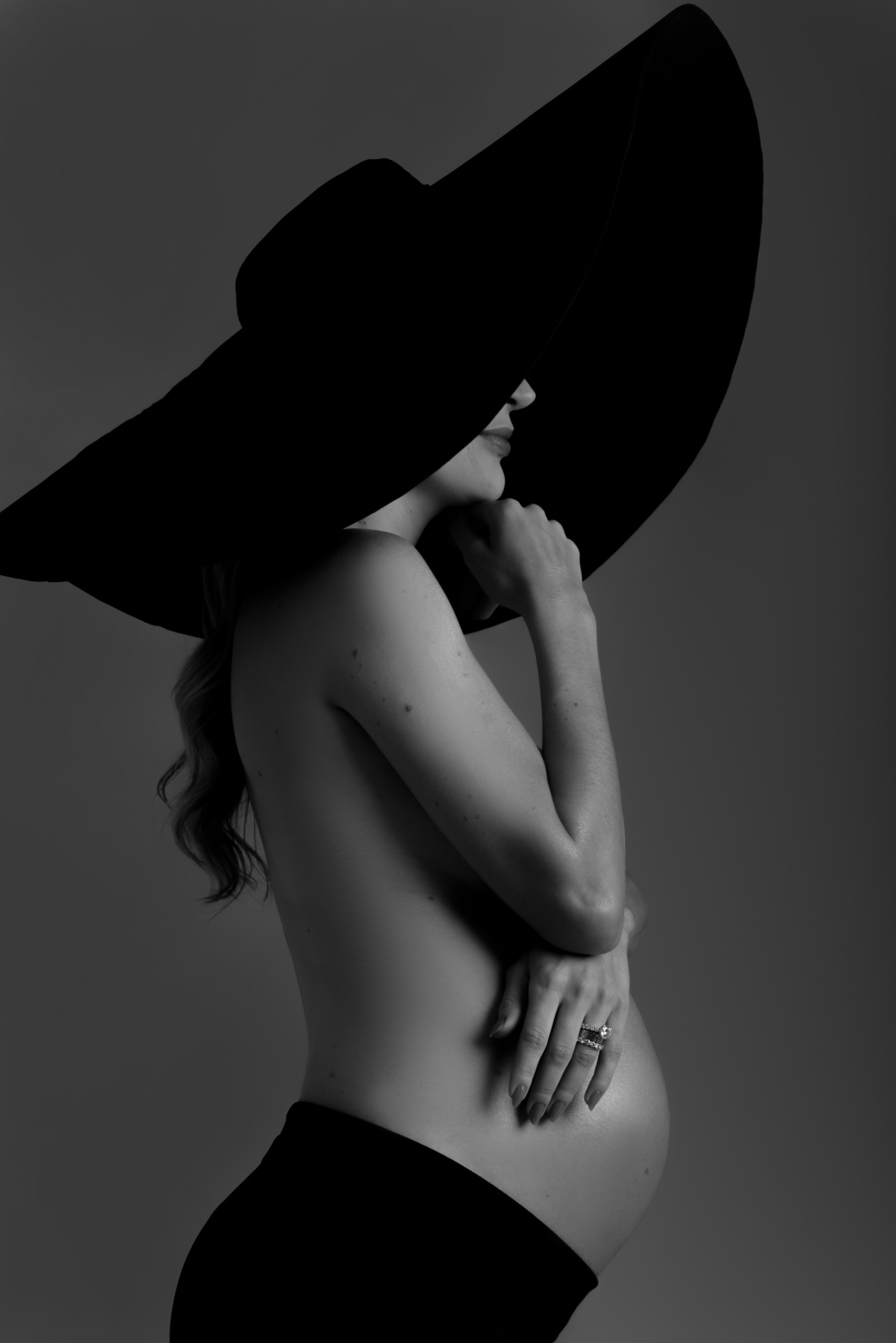 ensaio-gestante-fashion-clean-jeans-moda-alto-padrão-brooklin-itaim-bibi-moema-jardins-ibirapuera-campo-belo-santo-amaro-monções-ipiranga-estudio-thais-castro