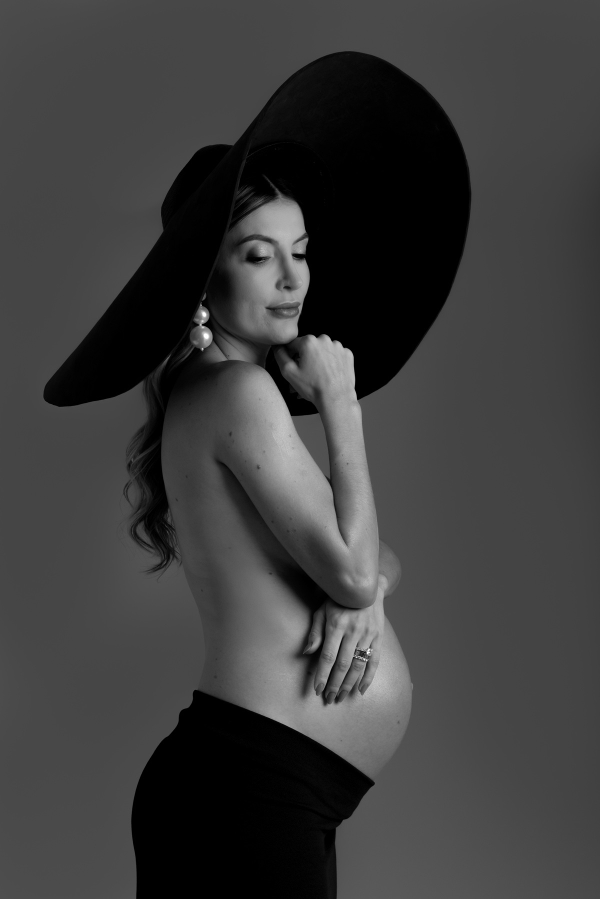 ensaio-gestante-fashion-clean-jeans-moda-alto-padrão-brooklin-itaim-bibi-moema-jardins-ibirapuera-campo-belo-santo-amaro-monções-ipiranga-estudio-thais-castro