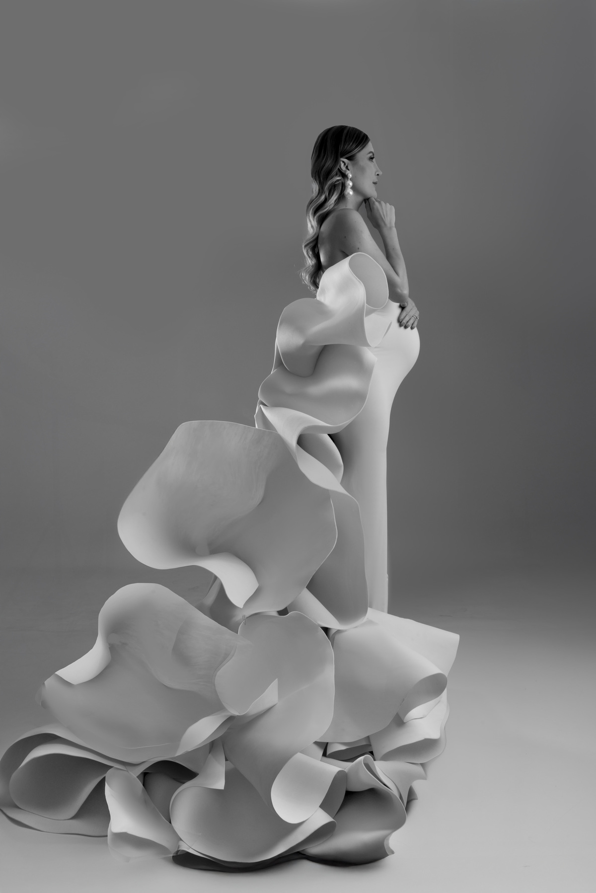 ensaio-gestante-fashion-clean-jeans-moda-alto-padrão-brooklin-itaim-bibi-moema-jardins-ibirapuera-campo-belo-santo-amaro-monções-ipiranga-estudio-thais-castro