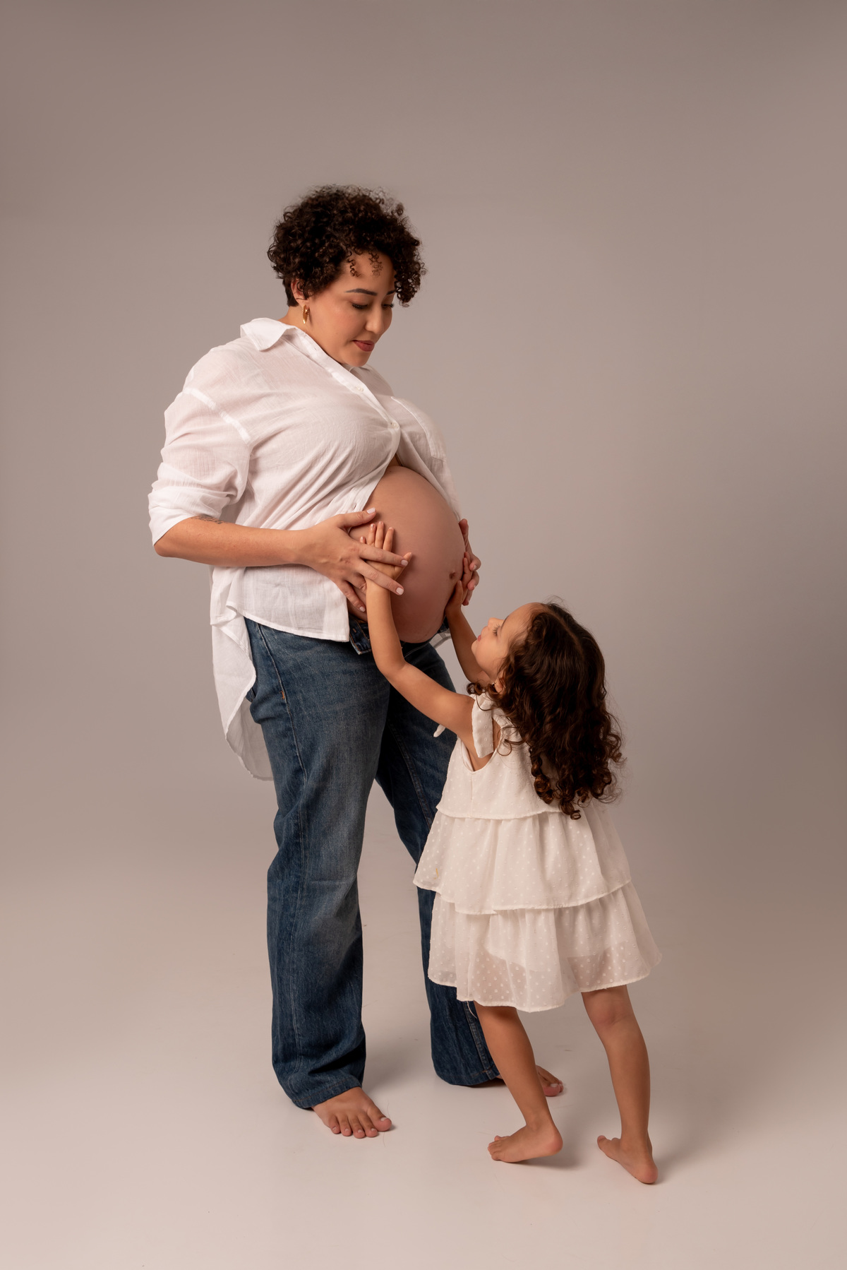 ensaio-gestante-clean-fashion-gravida-estudio-thais-castro-brooklin-moema-ibirapuera-jardins-campo-belo-ipiranga-primeiro-ano