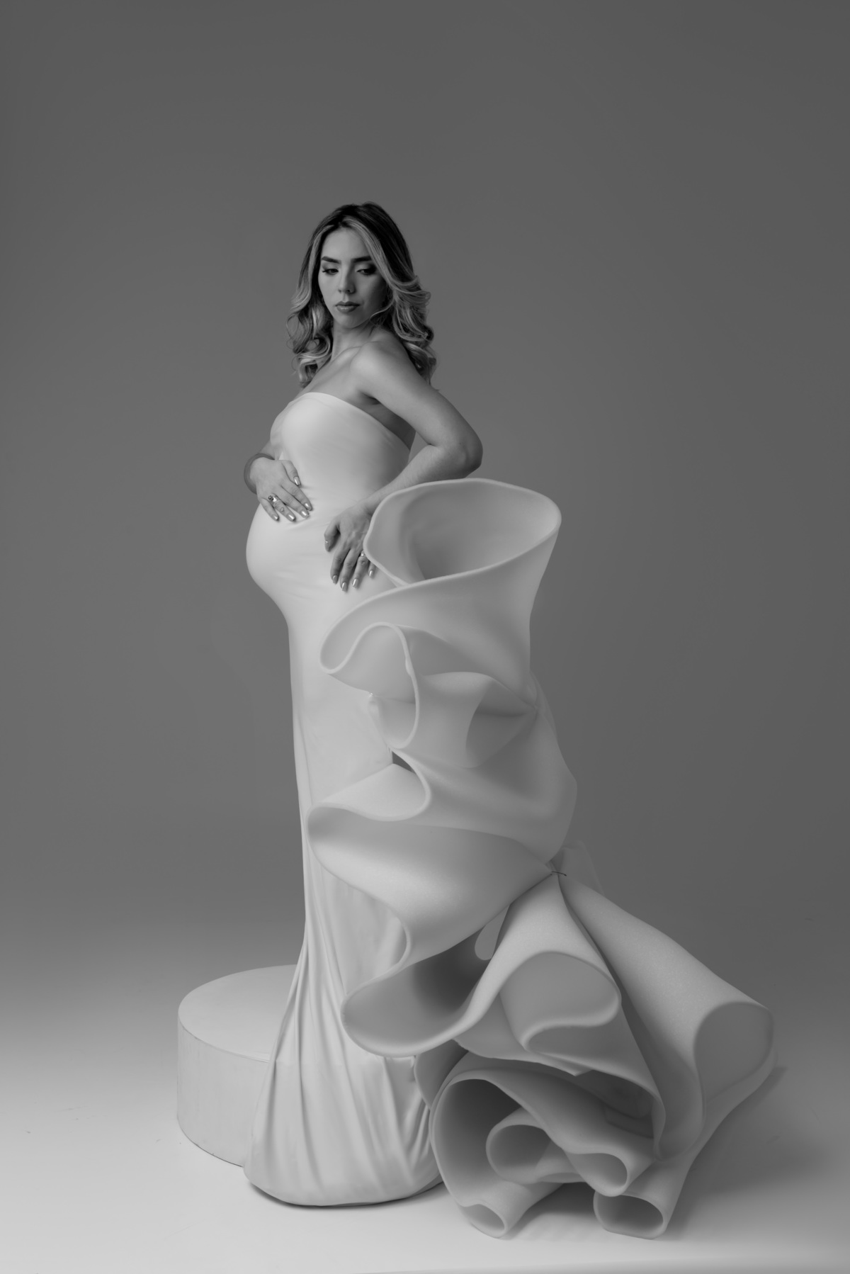 ensaio-gestante-gravida-fashion-neutro-clean-completo-estudio-thais-castro-brooklin-itaim-moema-santo-amaro-berrini-ibirapuera-morumbi-campo-belo-zona-sul