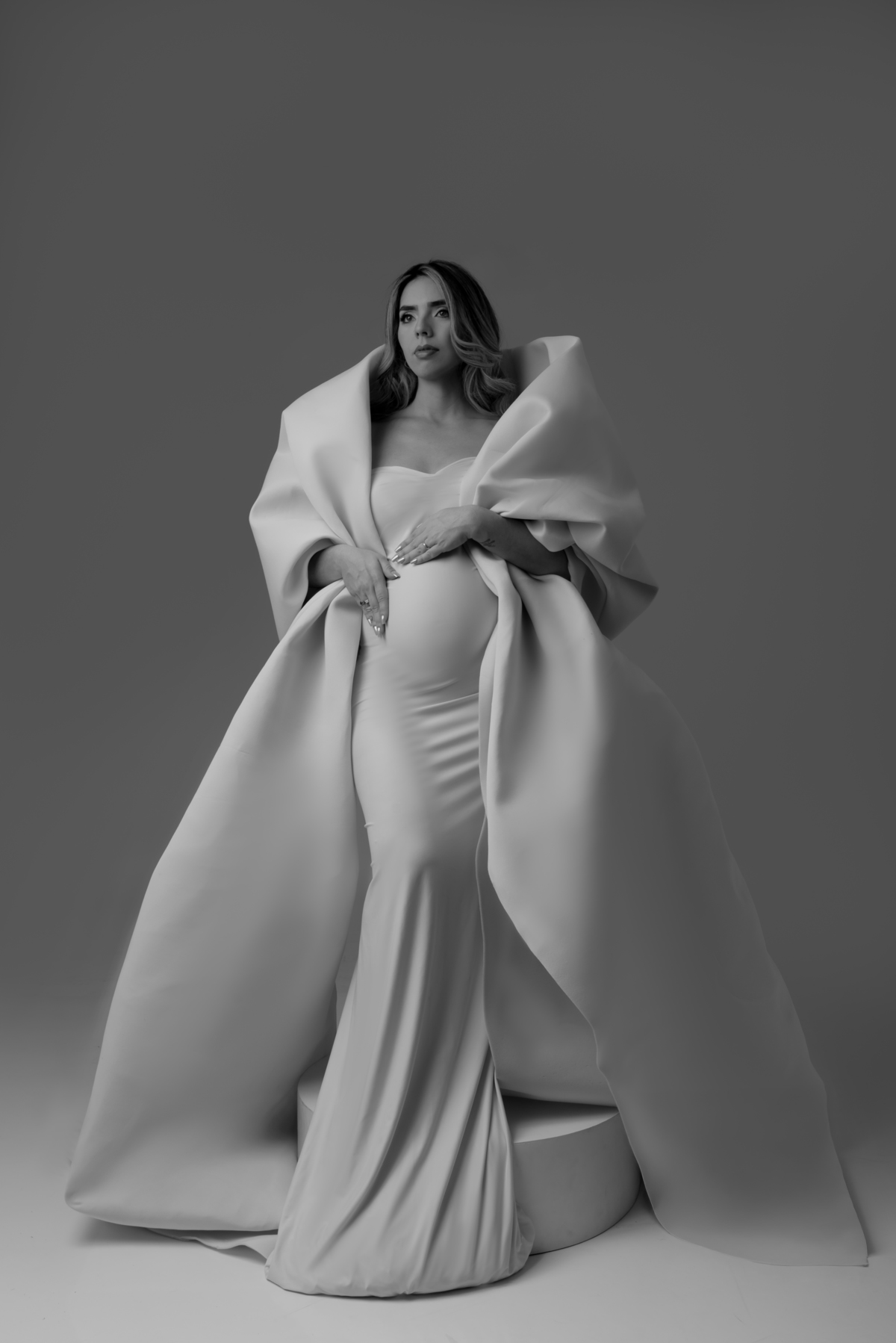 ensaio-gestante-gravida-fashion-neutro-clean-completo-estudio-thais-castro-brooklin-itaim-moema-santo-amaro-berrini-ibirapuera-morumbi-campo-belo-zona-sul