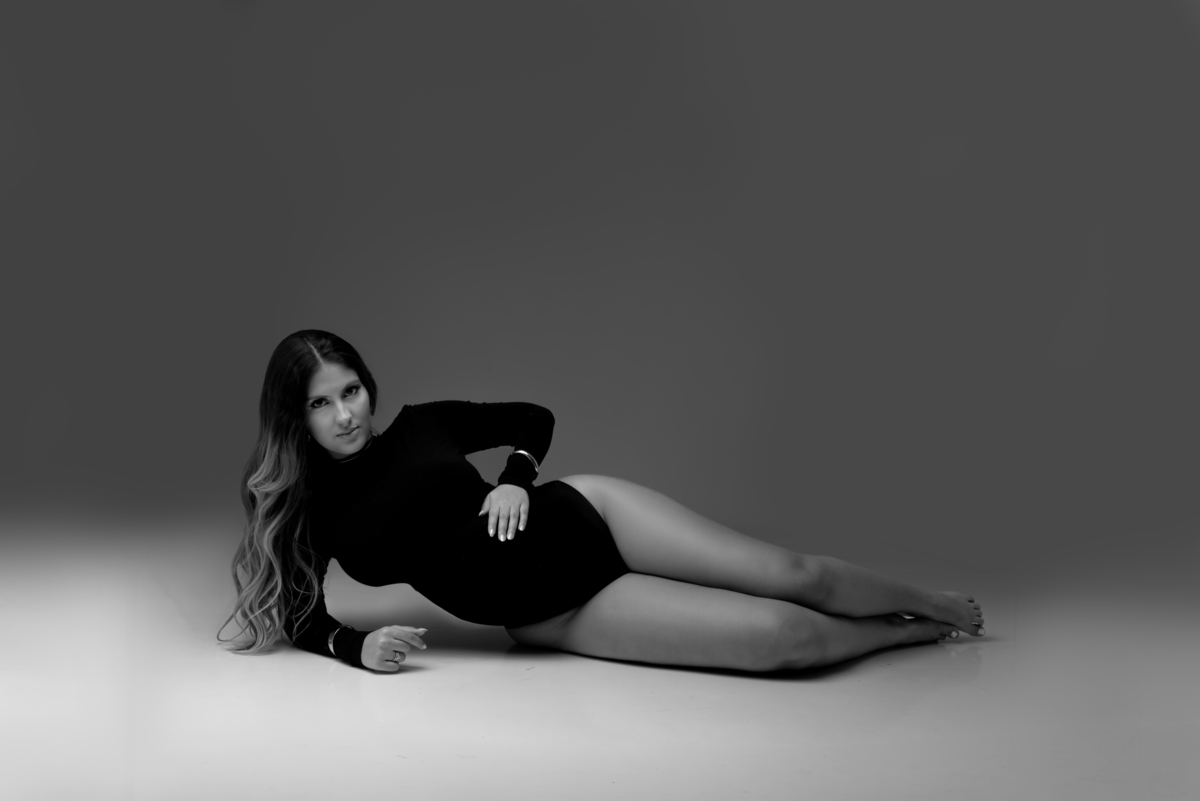 ensaio-gestante-clean-fashion-estudio-thais-castro-atemporal-fotografia-gravida-brooklin-itaim-zona-sul-ibirapuera-morumbi-santo-amaro-ipiranga-gravida-completo-maquiagem