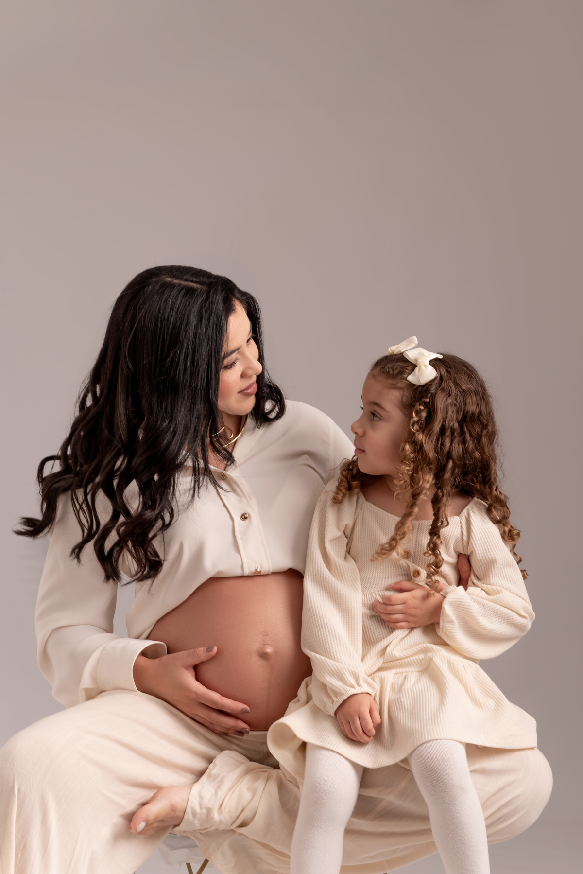 ensaio-gestante-familia-clean-neutro-fashion-estudio-thais-castro-brooklin-moema-itaim-bibi-ibirapuera-morumbi-zona-sul
