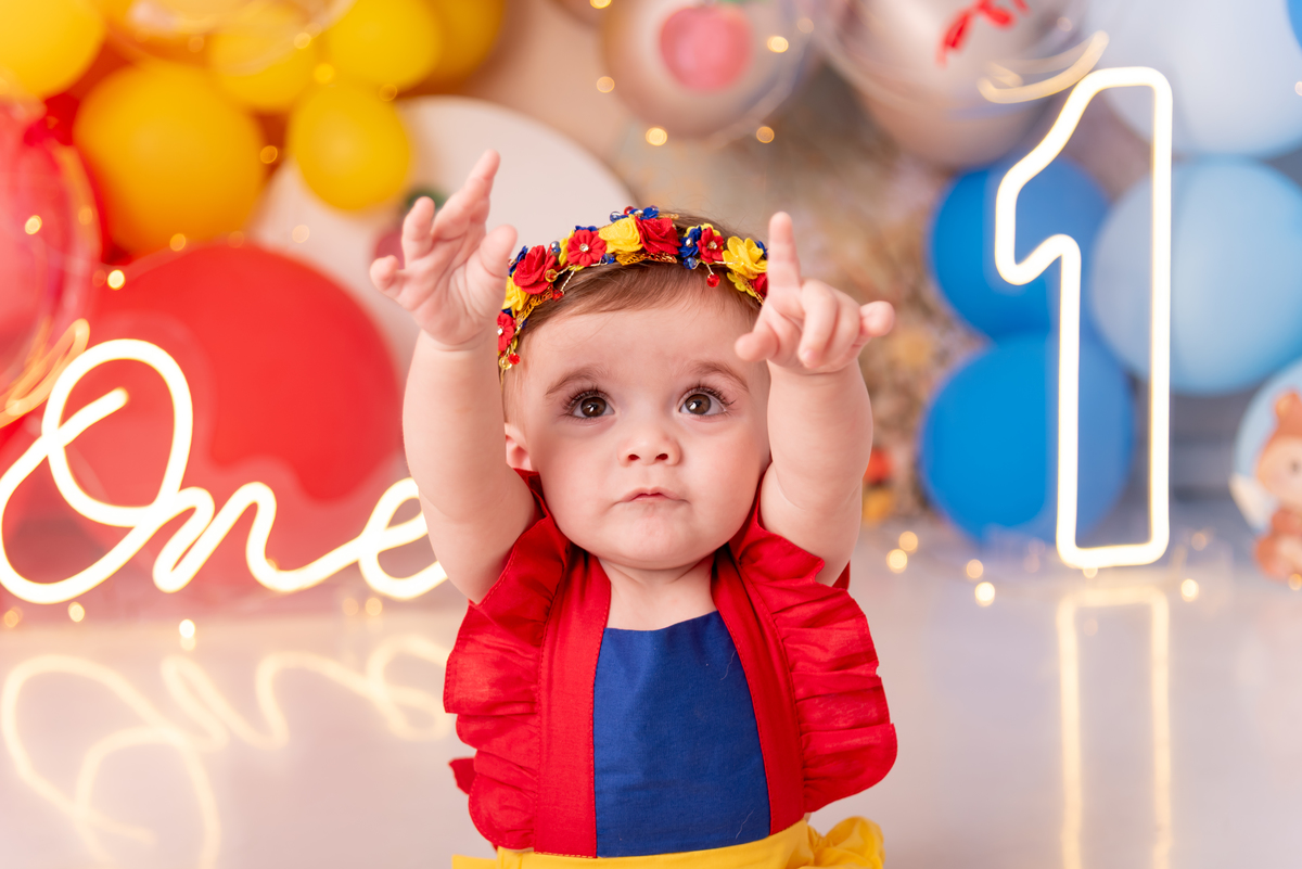 ensaio-smash-the-cake-princesa-disney-branca-de-neve-menina-aniversario-brooklin-estudio-thais-castro-moema-itaim-bibi-ibirapuera-zona-sul-morumbi-santo-amaro-vila-nova-conceição-cidade-monções