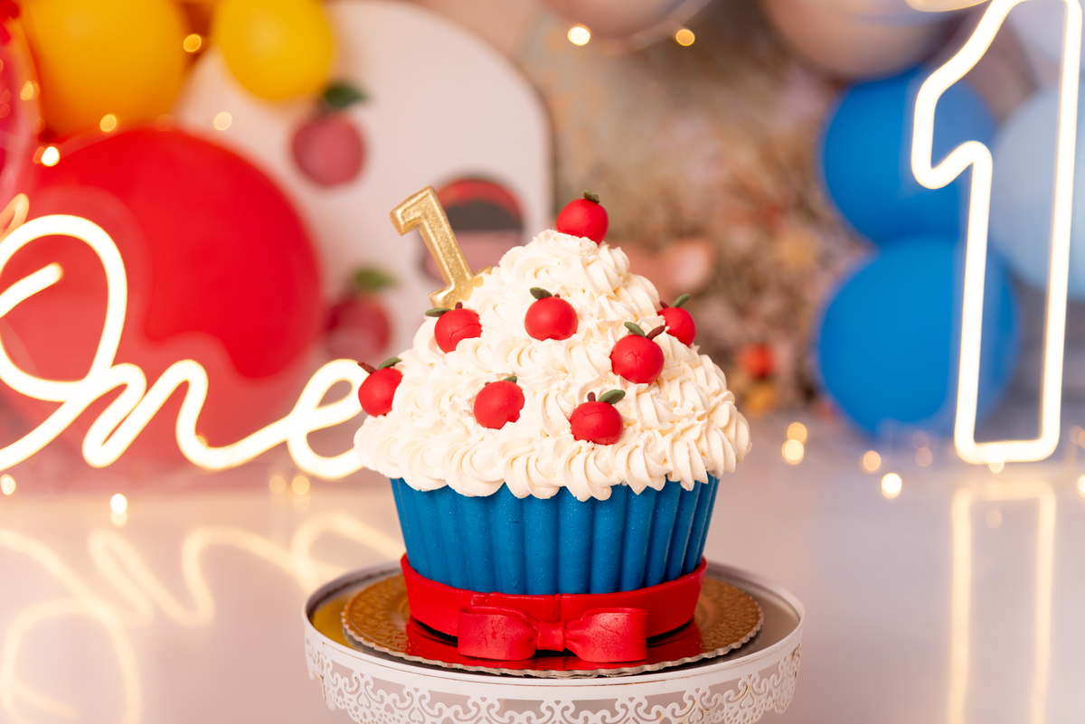 ensaio-smash-the-cake-princesa-disney-branca-de-neve-menina-aniversario-brooklin-estudio-thais-castro-moema-itaim-bibi-ibirapuera-zona-sul-morumbi-santo-amaro-vila-nova-conceição-cidade-monções