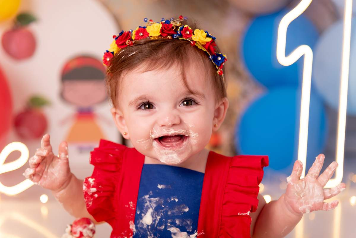 ensaio-smash-the-cake-princesa-disney-branca-de-neve-menina-aniversario-brooklin-estudio-thais-castro-moema-itaim-bibi-ibirapuera-zona-sul-morumbi-santo-amaro-vila-nova-conceição-cidade-monções