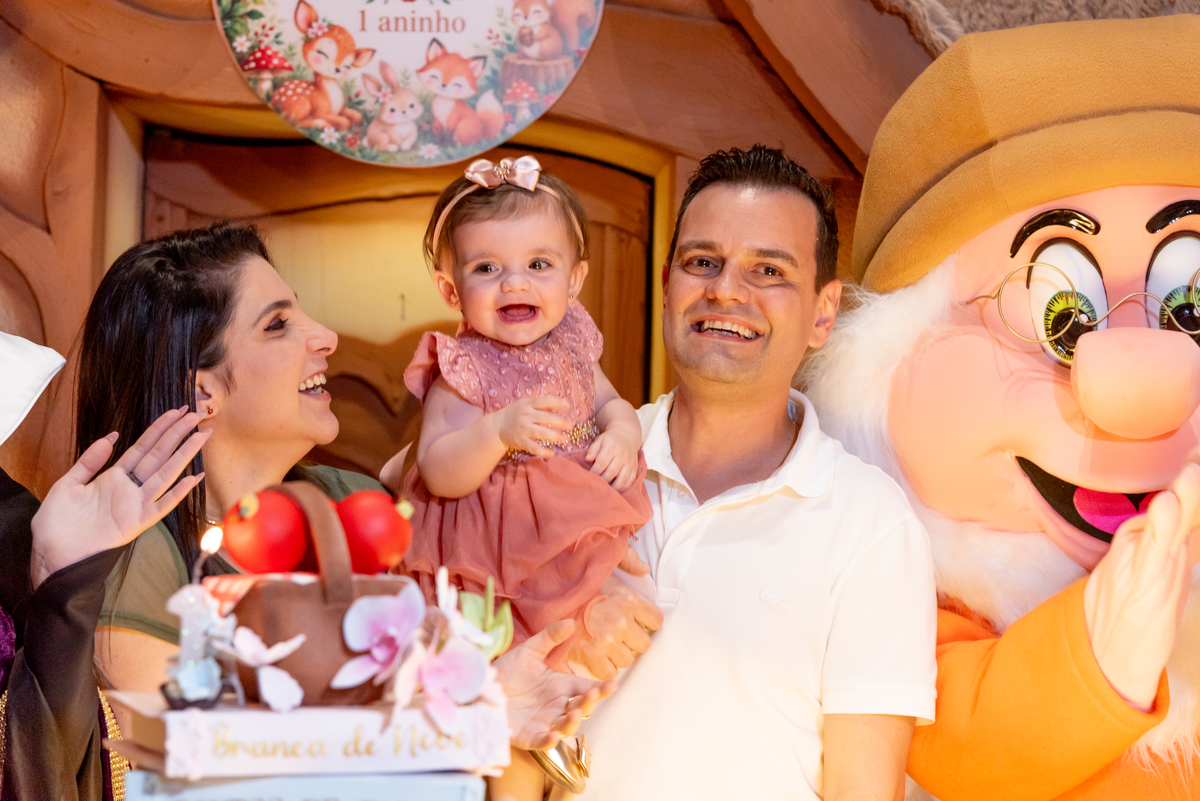 ensaio-smash-the-cake-princesa-disney-branca-de-neve-menina-aniversario-brooklin-estudio-thais-castro-moema-itaim-bibi-ibirapuera-zona-sul-morumbi-santo-amaro-vila-nova-conceição-cidade-monções