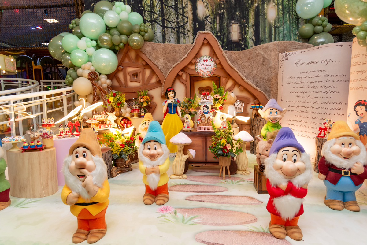 ensaio-smash-the-cake-princesa-disney-branca-de-neve-menina-aniversario-brooklin-estudio-thais-castro-moema-itaim-bibi-ibirapuera-zona-sul-morumbi-santo-amaro-vila-nova-conceição-cidade-monções
