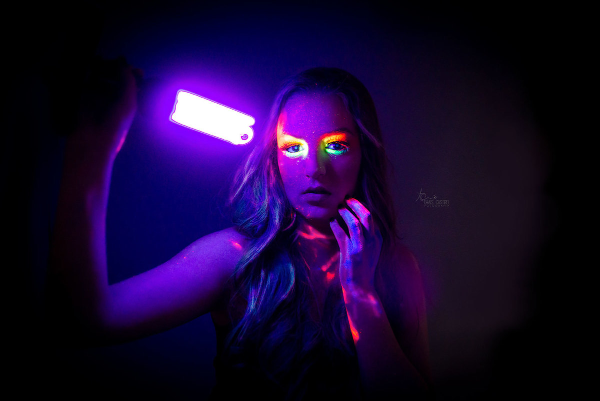 Ensaio feminino  neon Santo André Thais Castro Fotografia