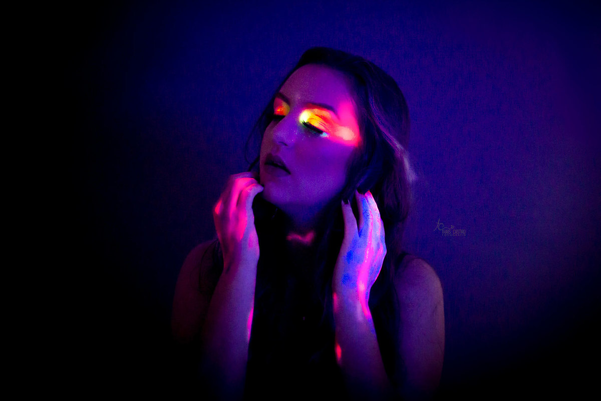Ensaio feminino  neon Santo André Thais Castro Fotografia