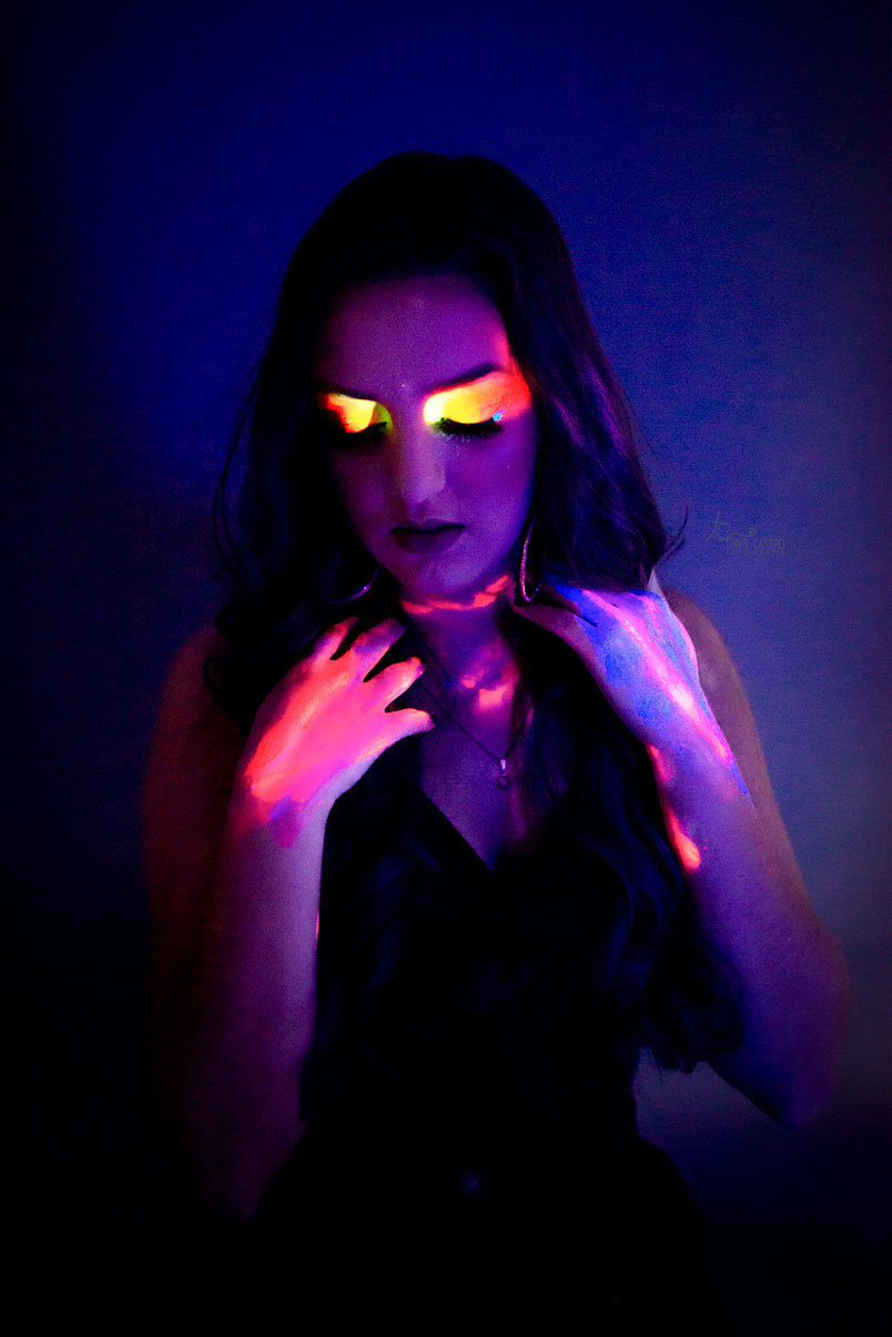 Ensaio feminino  neon Santo André Thais Castro Fotografia