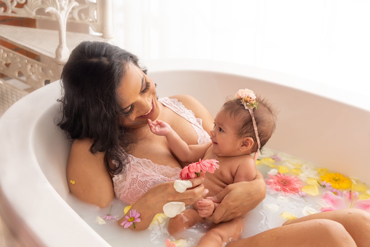 Ensaio Mamãe e Bebe Milk Bath - Thais Castro Fotografia