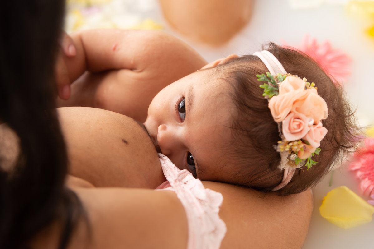 Ensaio Mamãe e Bebe Milk Bath - Thais Castro Fotografia