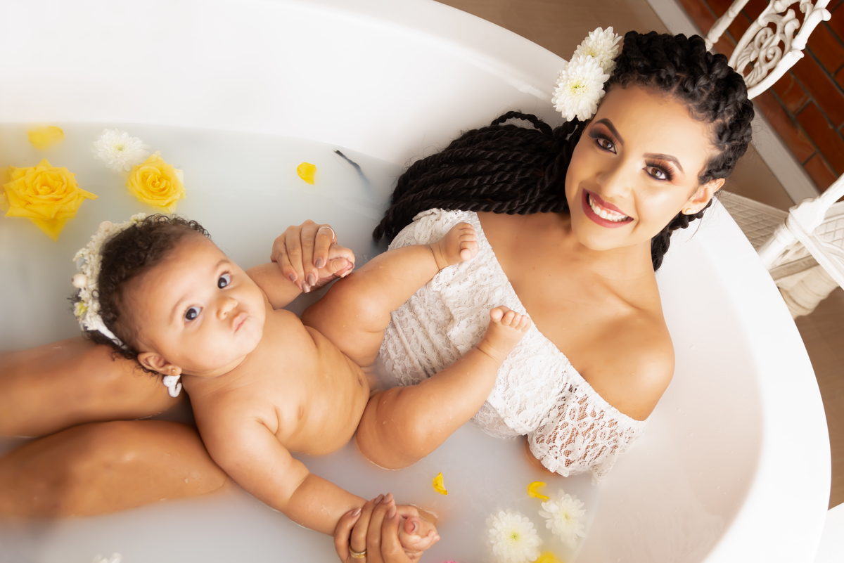 Ensaio mãe e bebe milk bath Santo André - Thais Castro Fotografia