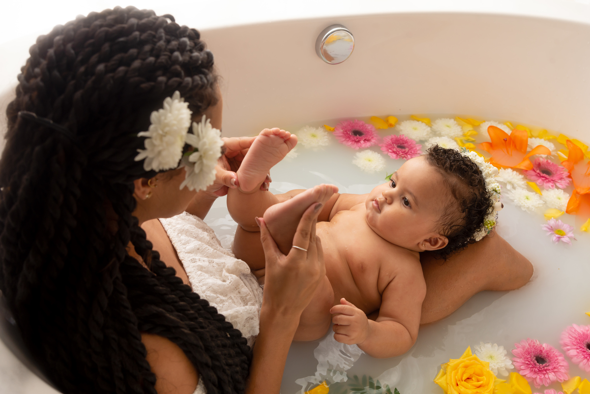 Ensaio mãe e bebe milk bath Santo André - Thais Castro Fotografia