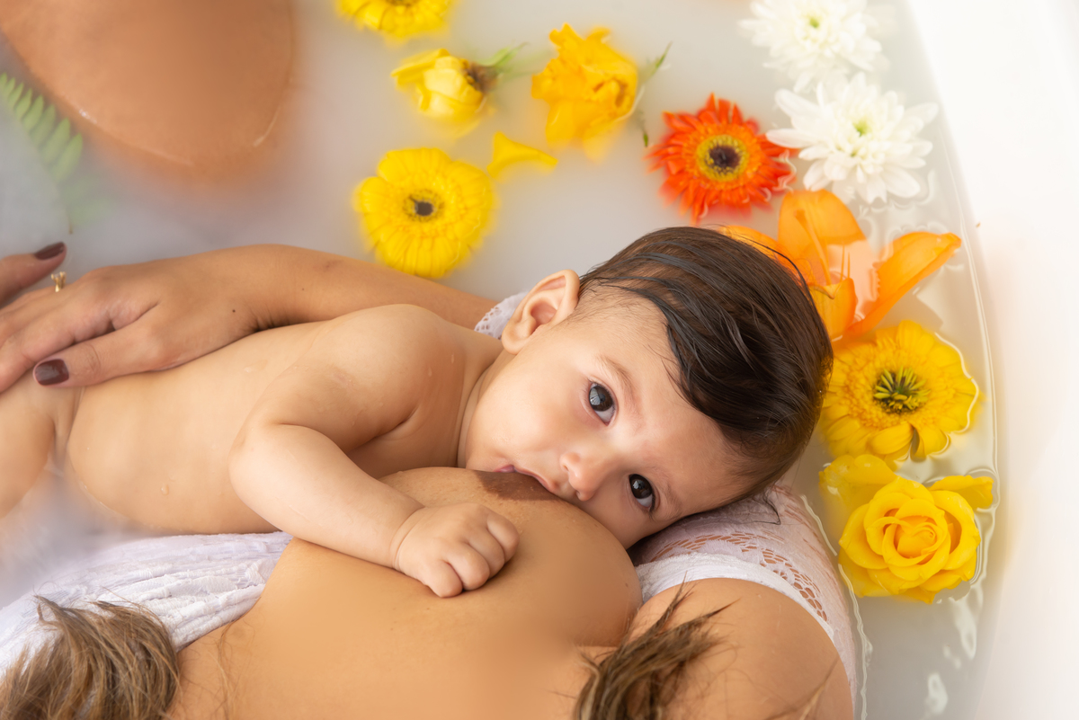 Ensaio mãe e filho milk bath Santo André - Thais Castro Fotografia