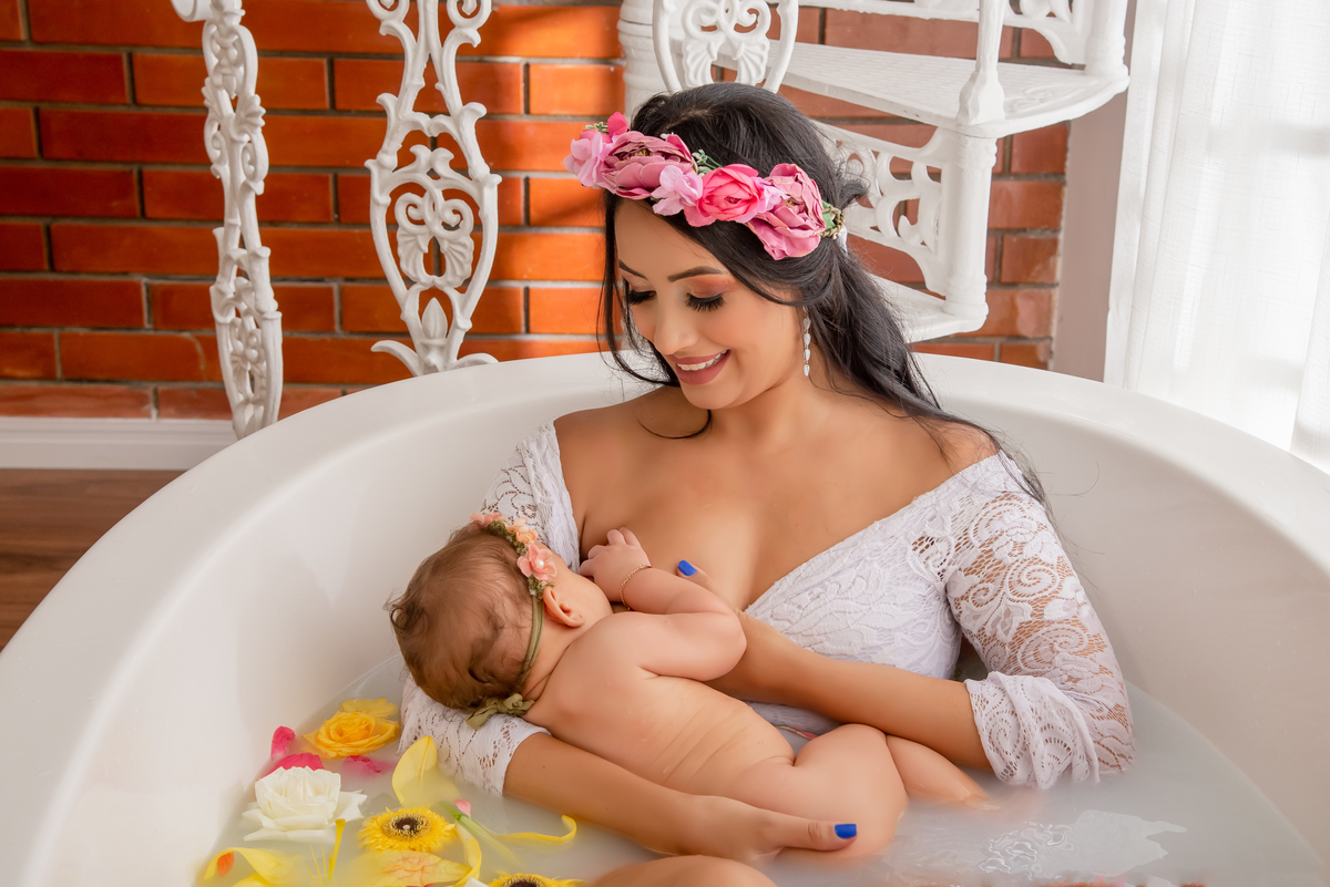 Ensaio Mãe e filha milk bath Santo André Amamentação - Thais Castro Fotografia