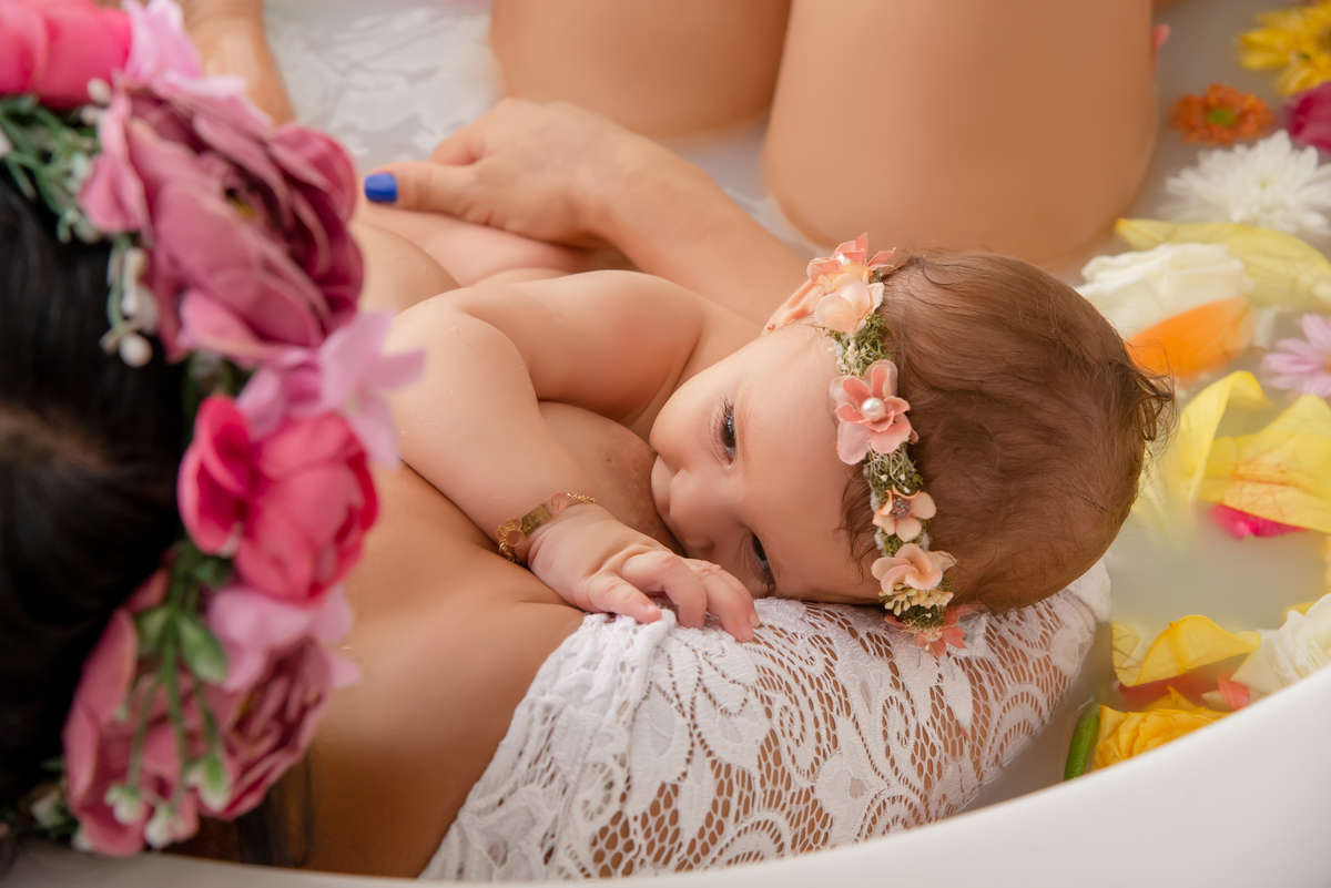 Ensaio Mãe e filha milk bath Santo André Amamentação - Thais Castro Fotografia