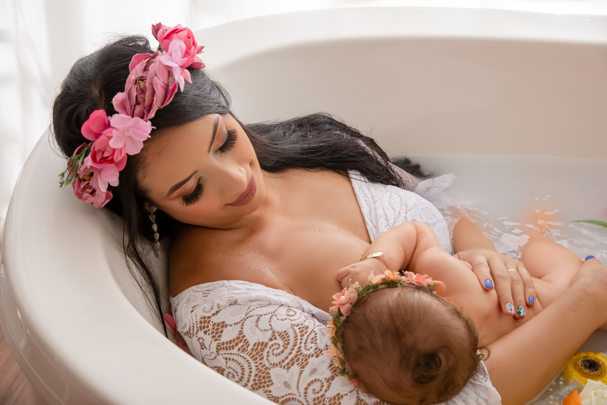 Ensaio Mãe e filha milk bath Santo André Amamentação - Thais Castro Fotografia
