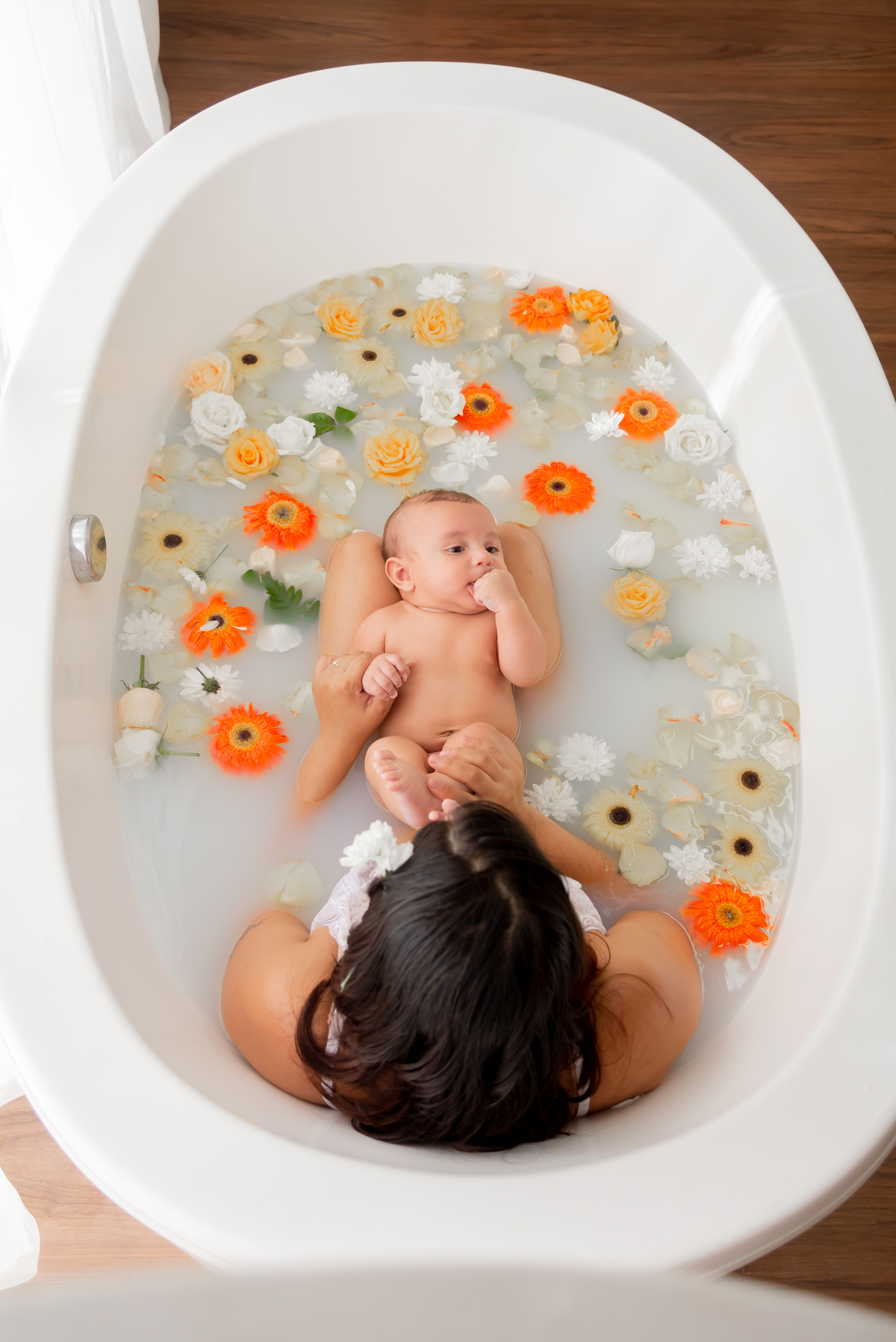 Ensaio Mãe e filha milk bath Santo André Amamentação - Thais Castro Fotografia