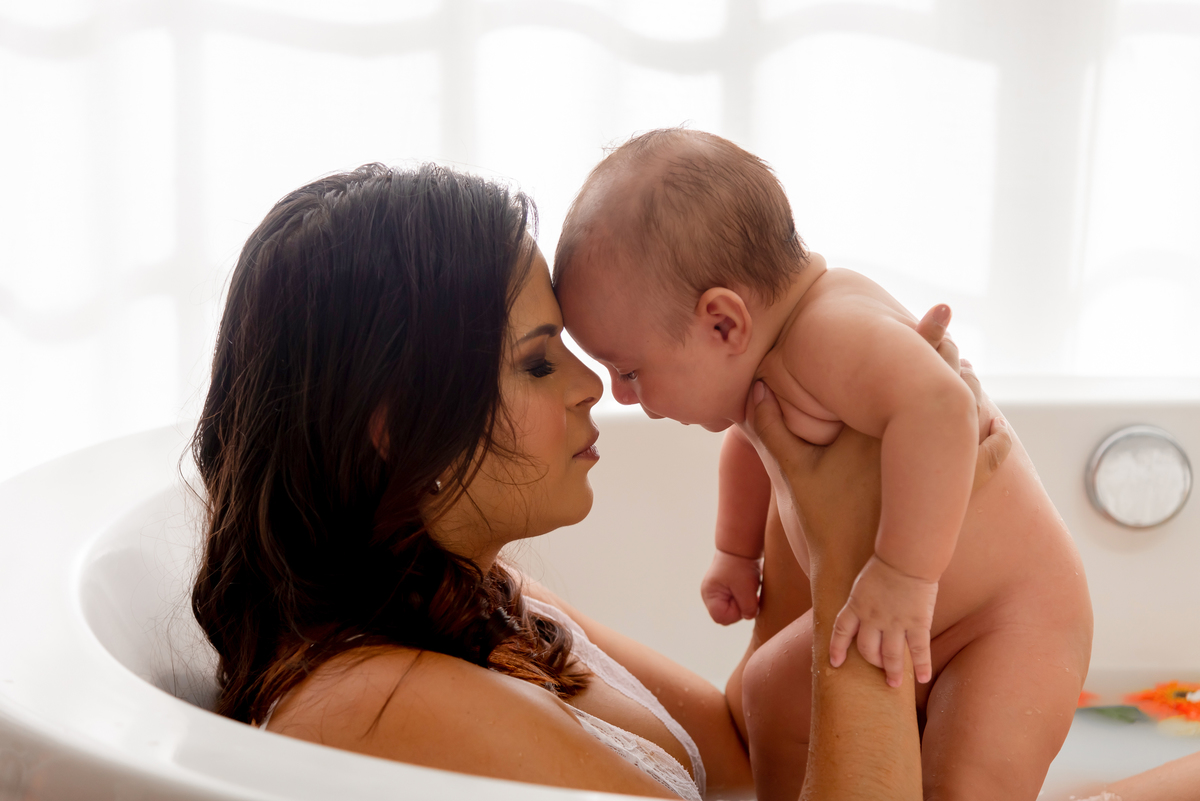 Ensaio Mãe e filha milk bath Santo André Amamentação - Thais Castro Fotografia