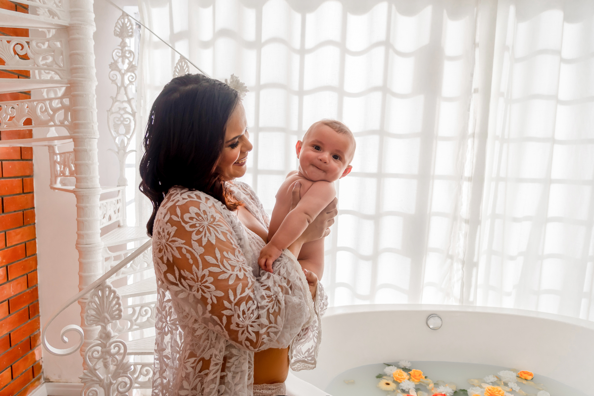 Ensaio Mãe e filha milk bath Santo André Amamentação - Thais Castro Fotografia