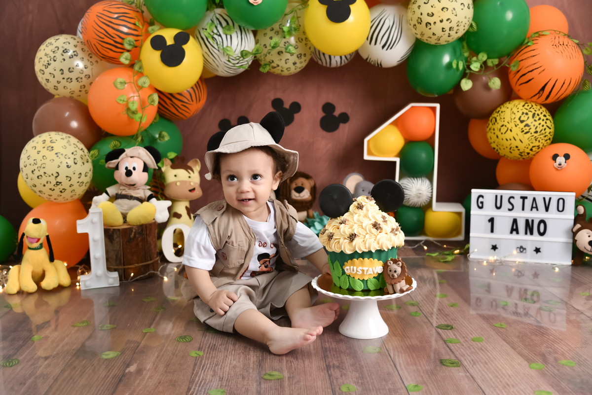 Smash the cake Mickey Safari Estudio Thais Castro