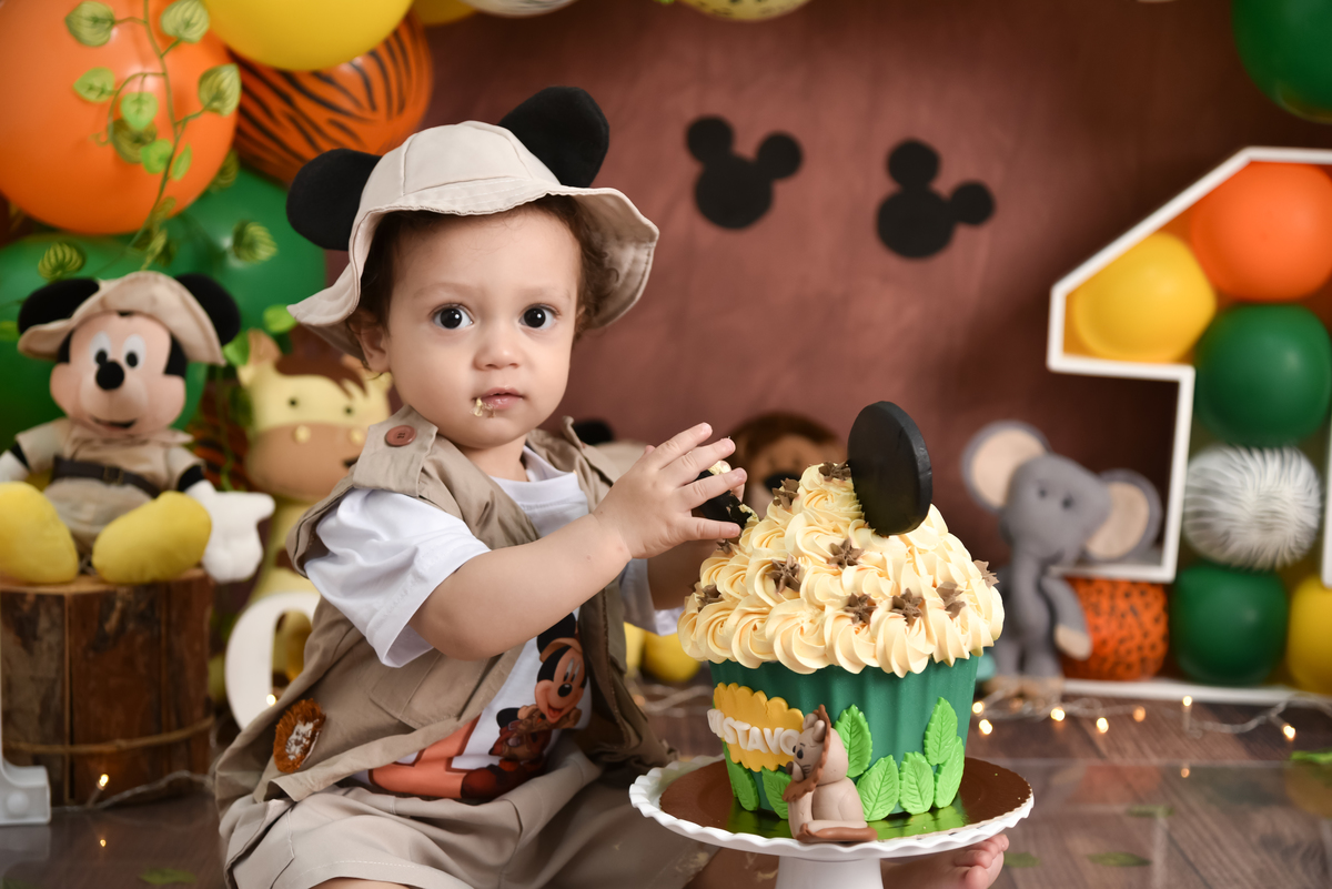 Smash the cake Mickey Safari Estudio Thais Castro