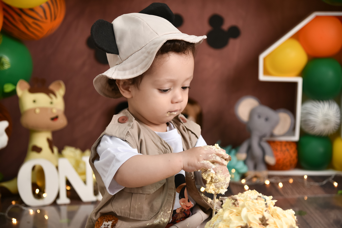 Smash the cake Mickey Safari Estudio Thais Castro