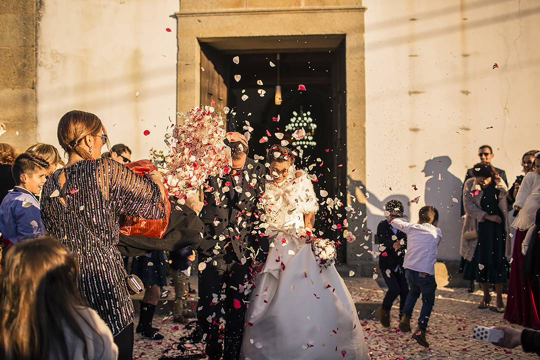 Saída dos noivos da igreja 