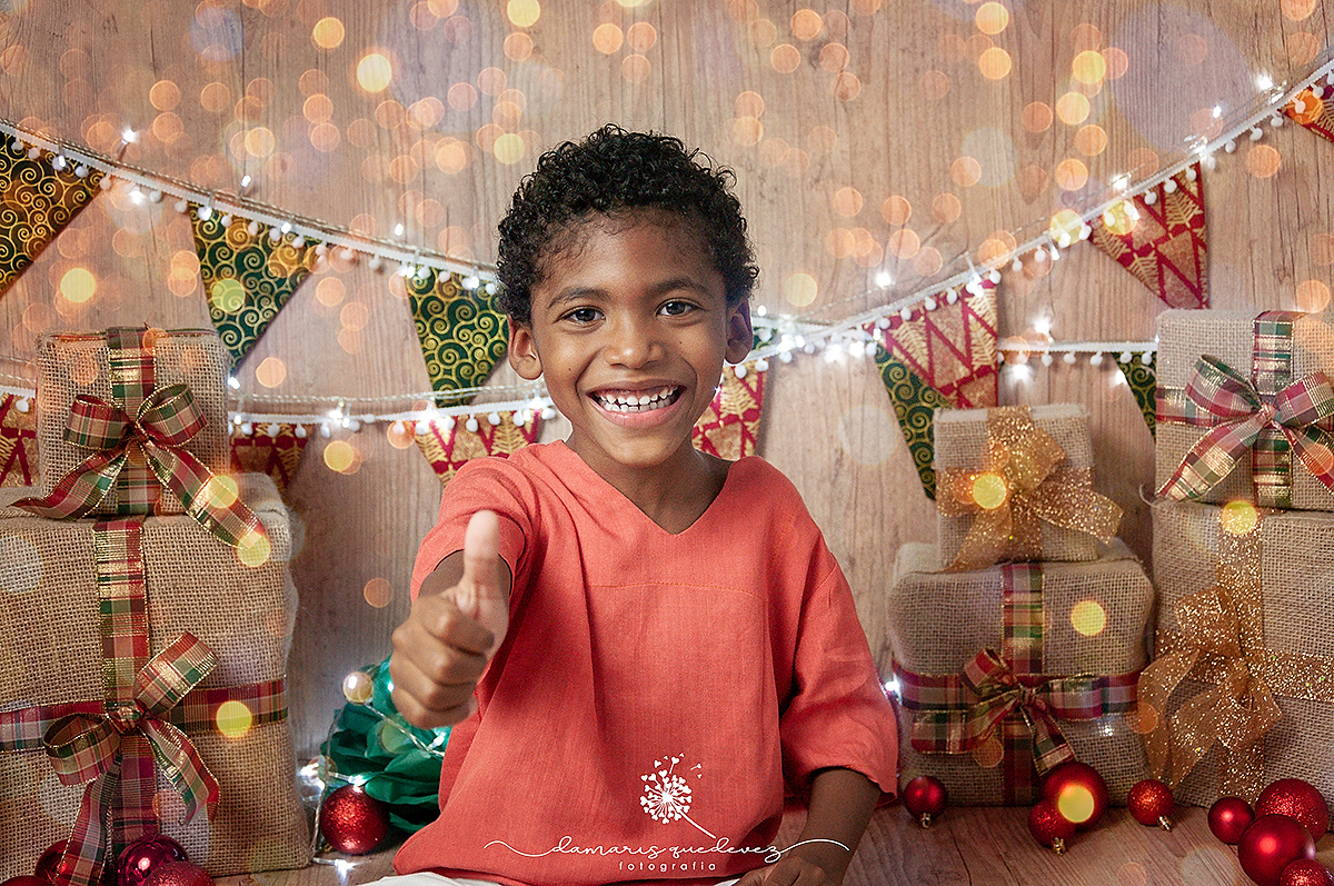 Sessão Infantil de Natal realizada no estúdio da Fotógrafa Damaris Quedevez. Eles amam as brincadeiras e serem fotografas por quem ama brincar com eles. | Volta Redonda Barra Mansa Barra do Piraí