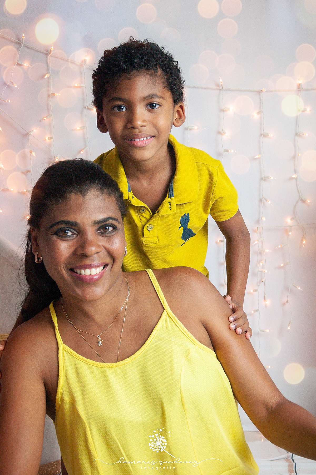 Sessão Infantil de Natal realizada no estúdio da Fotógrafa Damaris Quedevez. Eles amam as brincadeiras e serem fotografas por quem ama brincar com eles. | Volta Redonda Barra Mansa Barra do Piraí