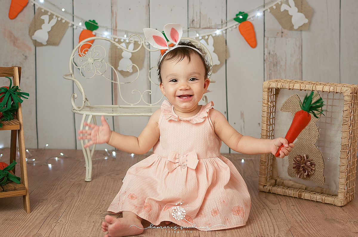 Sessão de Páscoa realizada no estúdio da Fotógrafa Damaris Quedevez. Eles amam as brincadeiras e serem fotografas por quem ama brincar com eles. | Volta Redonda Barra Mansa Barra do Piraí | Newborn Gestante Bebês Aniversário Família
