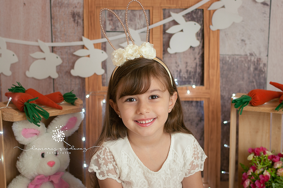 Sessão de Páscoa realizada no estúdio da Fotógrafa Damaris Quedevez. Eles amam as brincadeiras e serem fotografas por quem ama brincar com eles. | Volta Redonda Barra Mansa Barra do Piraí | Newborn Gestante Bebês Aniversário Família