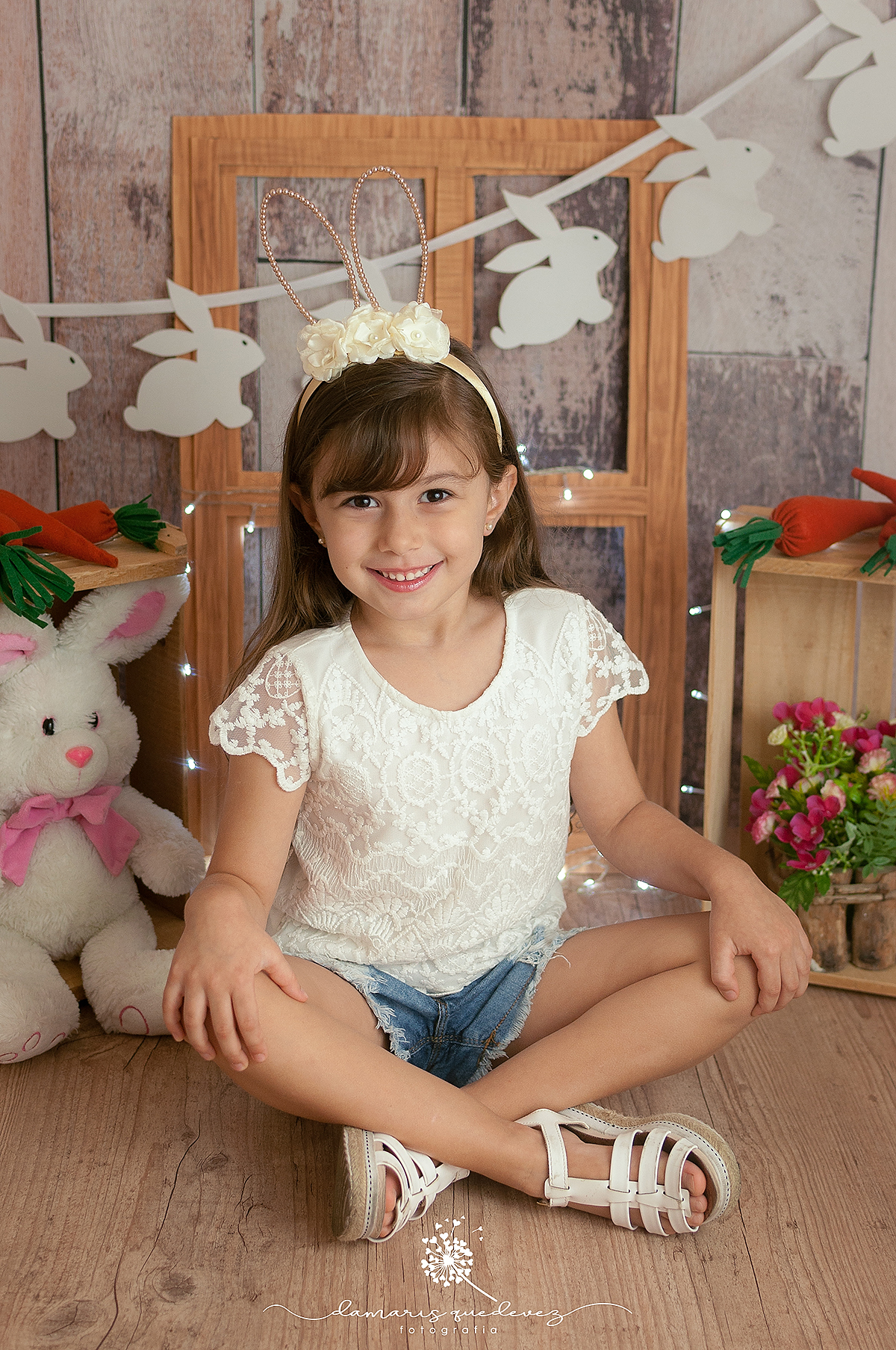 Sessão de Páscoa realizada no estúdio da Fotógrafa Damaris Quedevez. Eles amam as brincadeiras e serem fotografas por quem ama brincar com eles. | Volta Redonda Barra Mansa Barra do Piraí | Newborn Gestante Bebês Aniversário Família