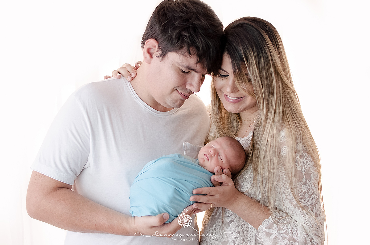 Ensaio newborn do Bento feito pela Fotógrafa de recém-nascido Damaris Quedevez em Volta Redonda e Barra Mansa. Ela atua no ramo materno infantil, fazendo sessão de gestantes, bebês e família.