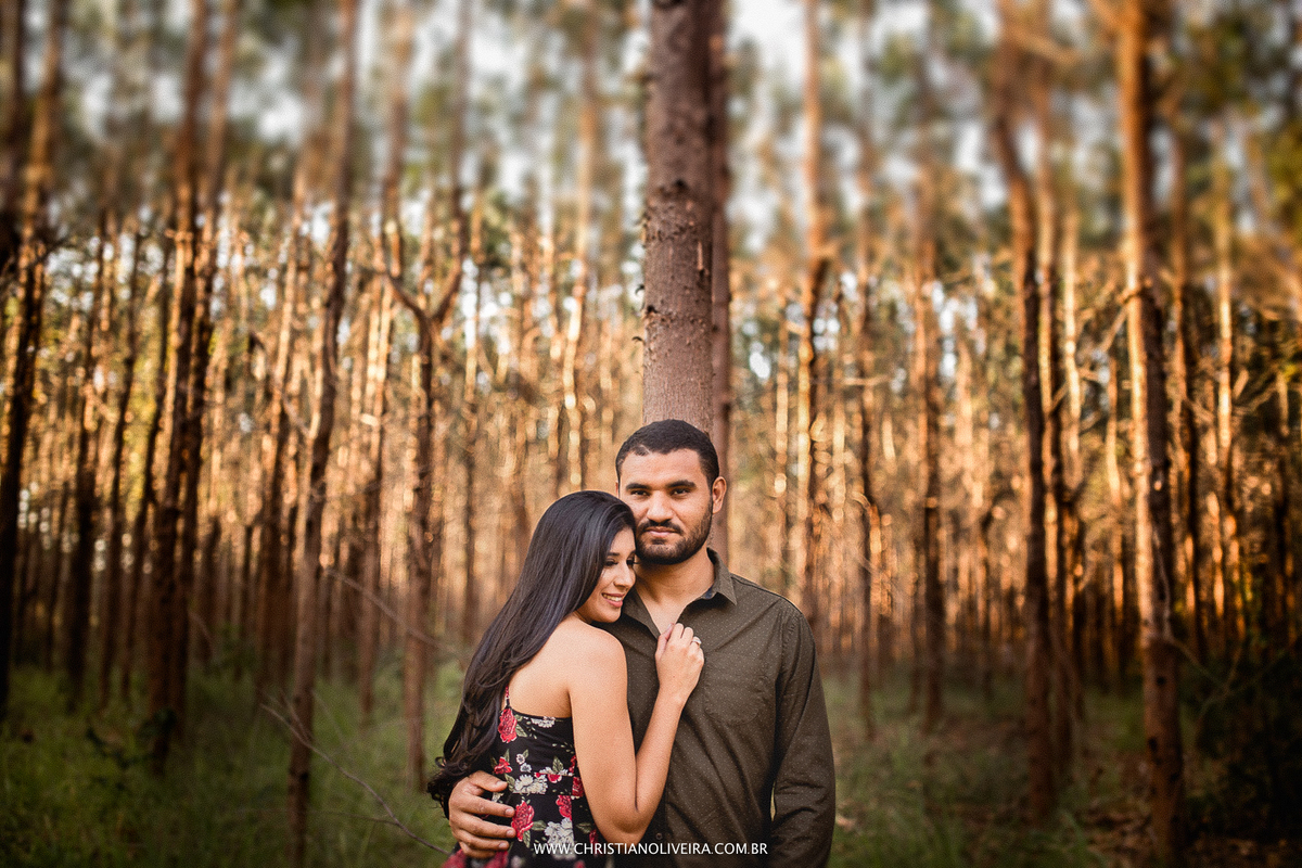 Maryelle e Simonton - Pré Casamento - Prewedding - Fotos - Casal - Christian Oliveira Fotografia - Eucaliptos - Por do Sol - Estrada - Curvelo - MG - Noivos
