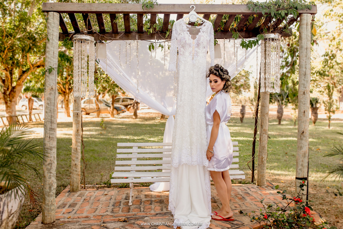 Casamento_Fazenda-Matogrosso_Curvelo_Inimutaba_MG_Grupo-Chuva-de-Arroz_Casando-no-Interior_Noiva_Christian-Oliveira-Fotografia_Casando-no-Campo_Dia_Por-do-Sol_Wedding_Maria-Cristina_Paulo-Henrique_Noivos