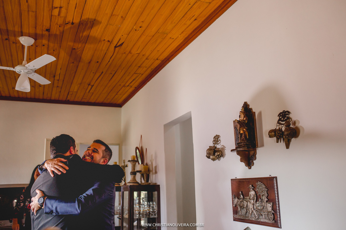 Casamento_Fazenda-Matogrosso_Curvelo_Inimutaba_MG_Grupo-Chuva-de-Arroz_Casando-no-Interior_Noiva_Christian-Oliveira-Fotografia_Casando-no-Campo_Dia_Por-do-Sol_Wedding_Maria-Cristina_Paulo-Henrique_Noivos