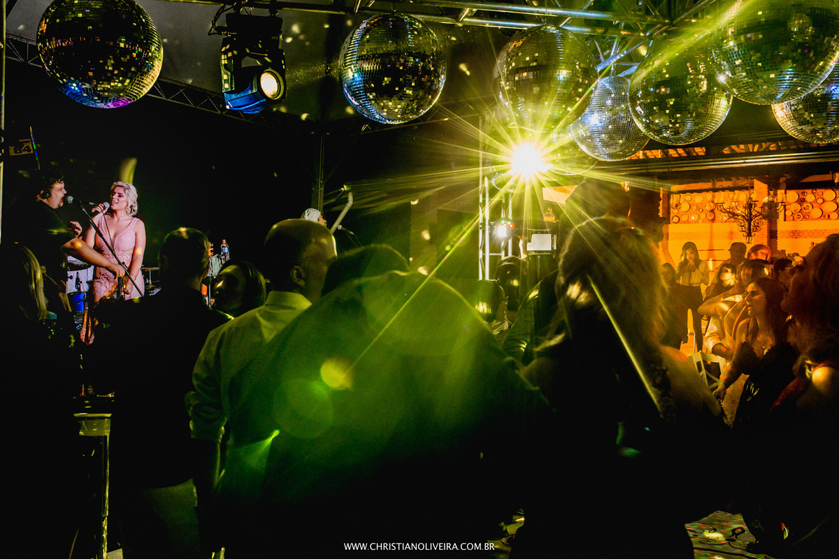 Casamento_Fazenda-Matogrosso_Curvelo_Inimutaba_MG_Grupo-Chuva-de-Arroz_Casando-no-Interior_Noiva_Christian-Oliveira-Fotografia_Casando-no-Campo_Dia_Por-do-Sol_Wedding_Maria-Cristina_Paulo-Henrique_Noivos