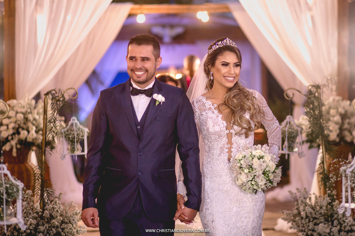 Casamento_Fazenda-Matogrosso_Curvelo_Inimutaba_MG_Grupo-Chuva-de-Arroz_Casando-no-Interior_Noiva_Christian-Oliveira-Fotografia_Casando-no-Campo_Dia_Por-do-Sol_Wedding_Maria-Cristina_Paulo-Henrique_Noivos