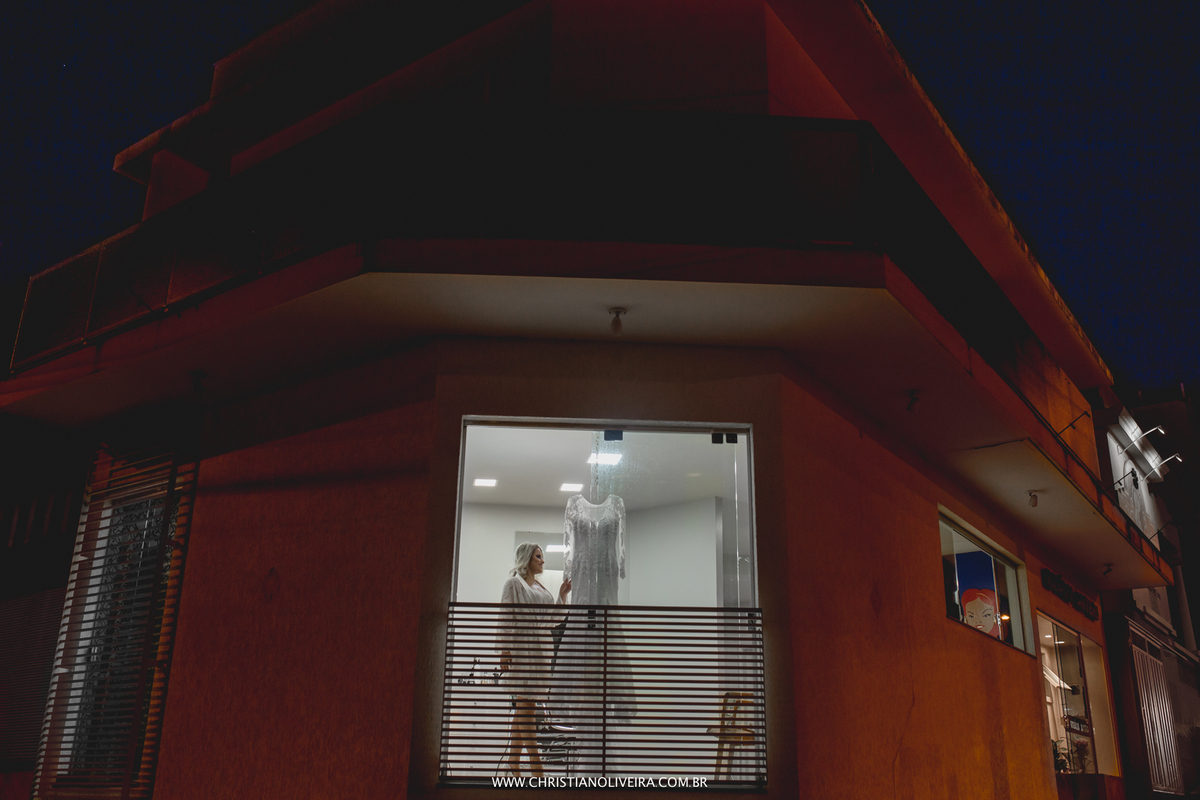 Casamento_Noiva_Poli-Odilon_Igreja-Matriz-Santo-Antônio-Curvelo-MG_Bride_Vestido_Tete-Rezende_Noivas_Rosalia-Antero_Grupo-Chuva-de-Arroz_Christian-Oliveira-Fotografia_Esther-Santos-Albuns_Interior