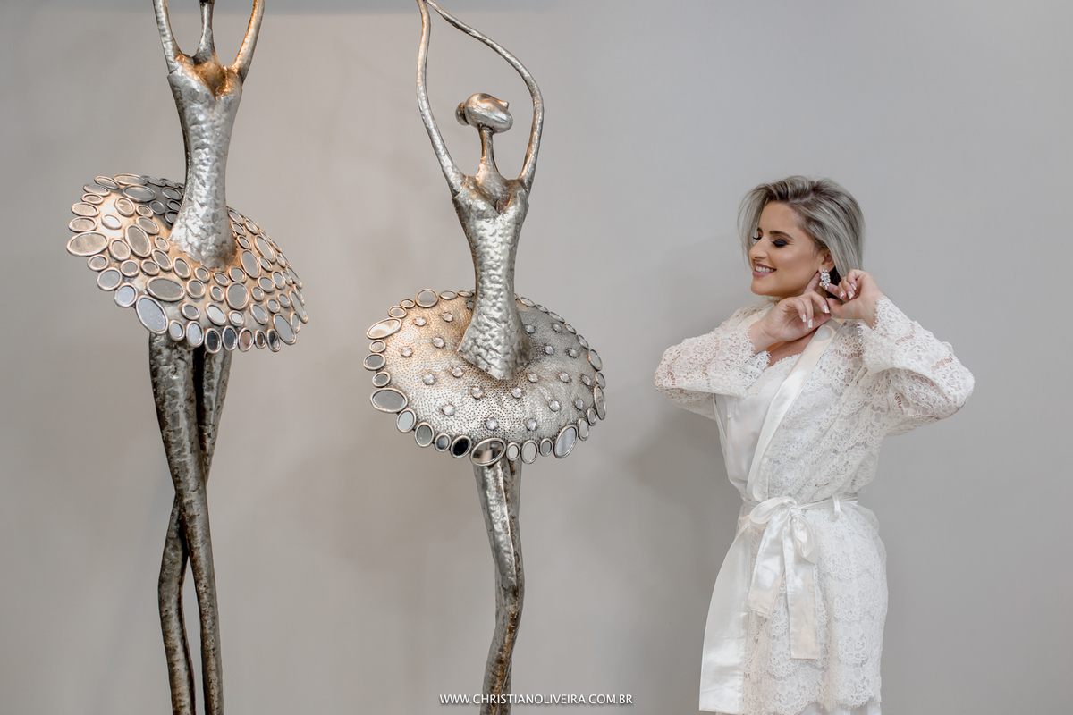 Casamento_Noiva_Poli-Odilon_Igreja-Matriz-Santo-Antônio-Curvelo-MG_Bride_Vestido_Tete-Rezende_Noivas_Rosalia-Antero_Grupo-Chuva-de-Arroz_Christian-Oliveira-Fotografia_Esther-Santos-Albuns_Interior