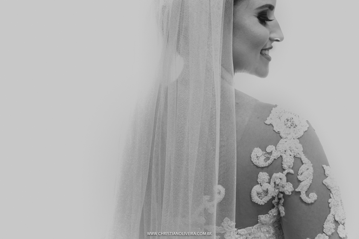 Casamento_Noiva_Poli-Odilon_Igreja-Matriz-Santo-Antônio-Curvelo-MG_Bride_Vestido_Tete-Rezende_Noivas_Rosalia-Antero_Grupo-Chuva-de-Arroz_Christian-Oliveira-Fotografia_Esther-Santos-Albuns_Interior