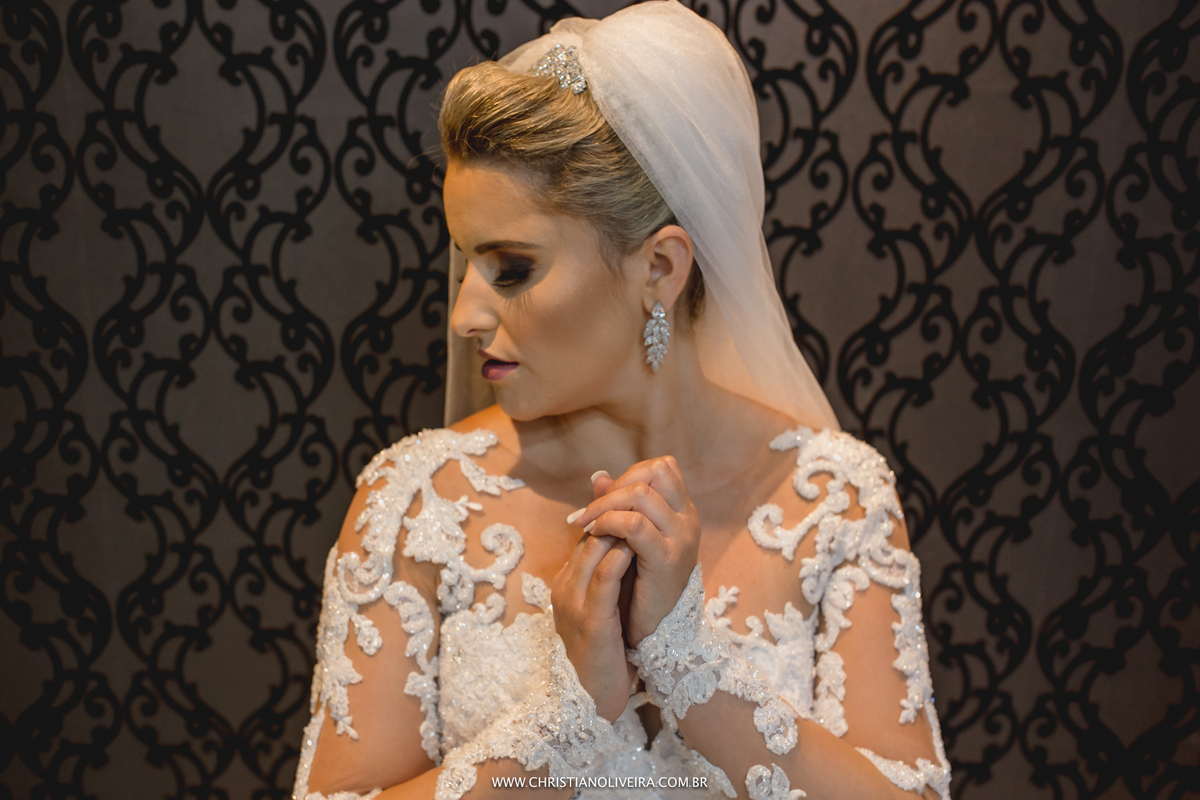 Casamento_Noiva_Poli-Odilon_Igreja-Matriz-Santo-Antônio-Curvelo-MG_Bride_Vestido_Tete-Rezende_Noivas_Rosalia-Antero_Grupo-Chuva-de-Arroz_Christian-Oliveira-Fotografia_Esther-Santos-Albuns_Interior