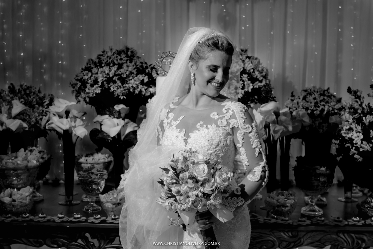 Casamento_Noiva_Poli-Odilon_Igreja-Matriz-Santo-Antônio-Curvelo-MG_Bride_Vestido_Tete-Rezende_Noivas_Rosalia-Antero_Grupo-Chuva-de-Arroz_Christian-Oliveira-Fotografia_Esther-Santos-Albuns_Interior