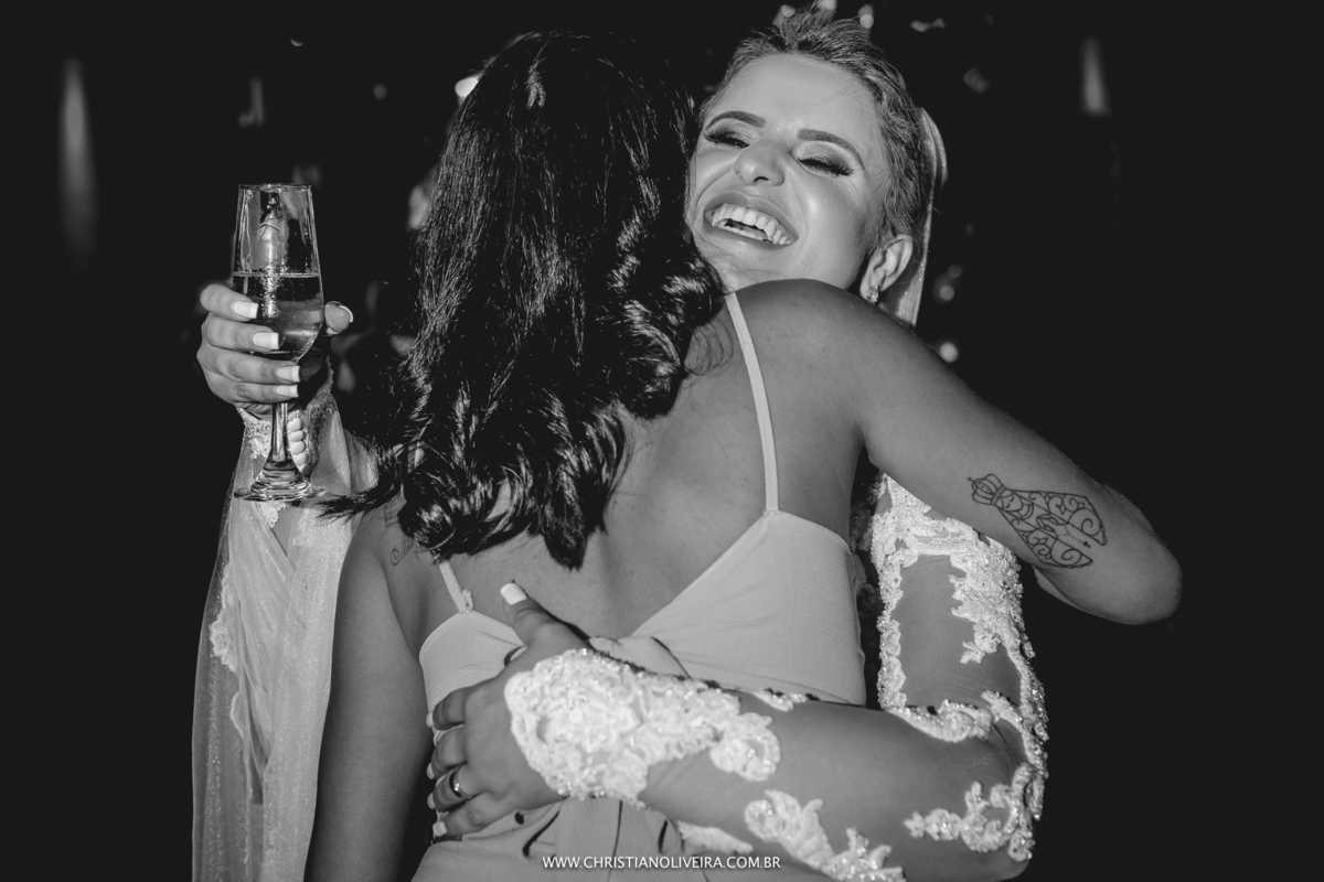 Casamento_Noiva_Poli-Odilon_Igreja-Matriz-Santo-Antônio-Curvelo-MG_Bride_Vestido_Tete-Rezende_Noivas_Rosalia-Antero_Grupo-Chuva-de-Arroz_Christian-Oliveira-Fotografia_Esther-Santos-Albuns_Interior