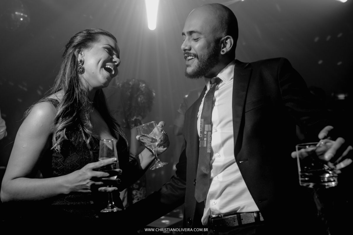 Casamento_Noiva_Poli-Odilon_Igreja-Matriz-Santo-Antônio-Curvelo-MG_Bride_Vestido_Tete-Rezende_Noivas_Rosalia-Antero_Grupo-Chuva-de-Arroz_Christian-Oliveira-Fotografia_Esther-Santos-Albuns_Interior